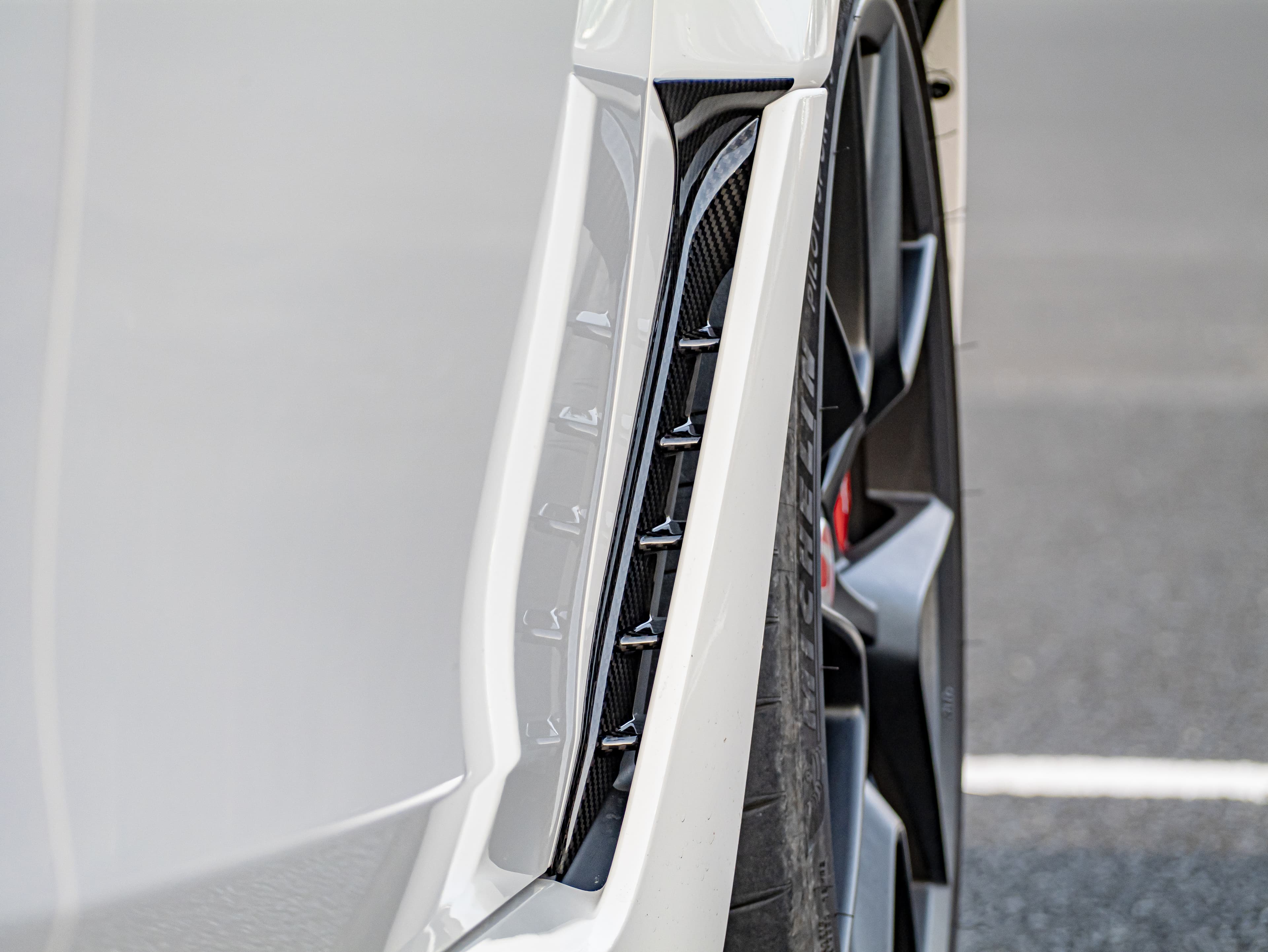 WHITE BRIDEにおけるドライカーボンの運用