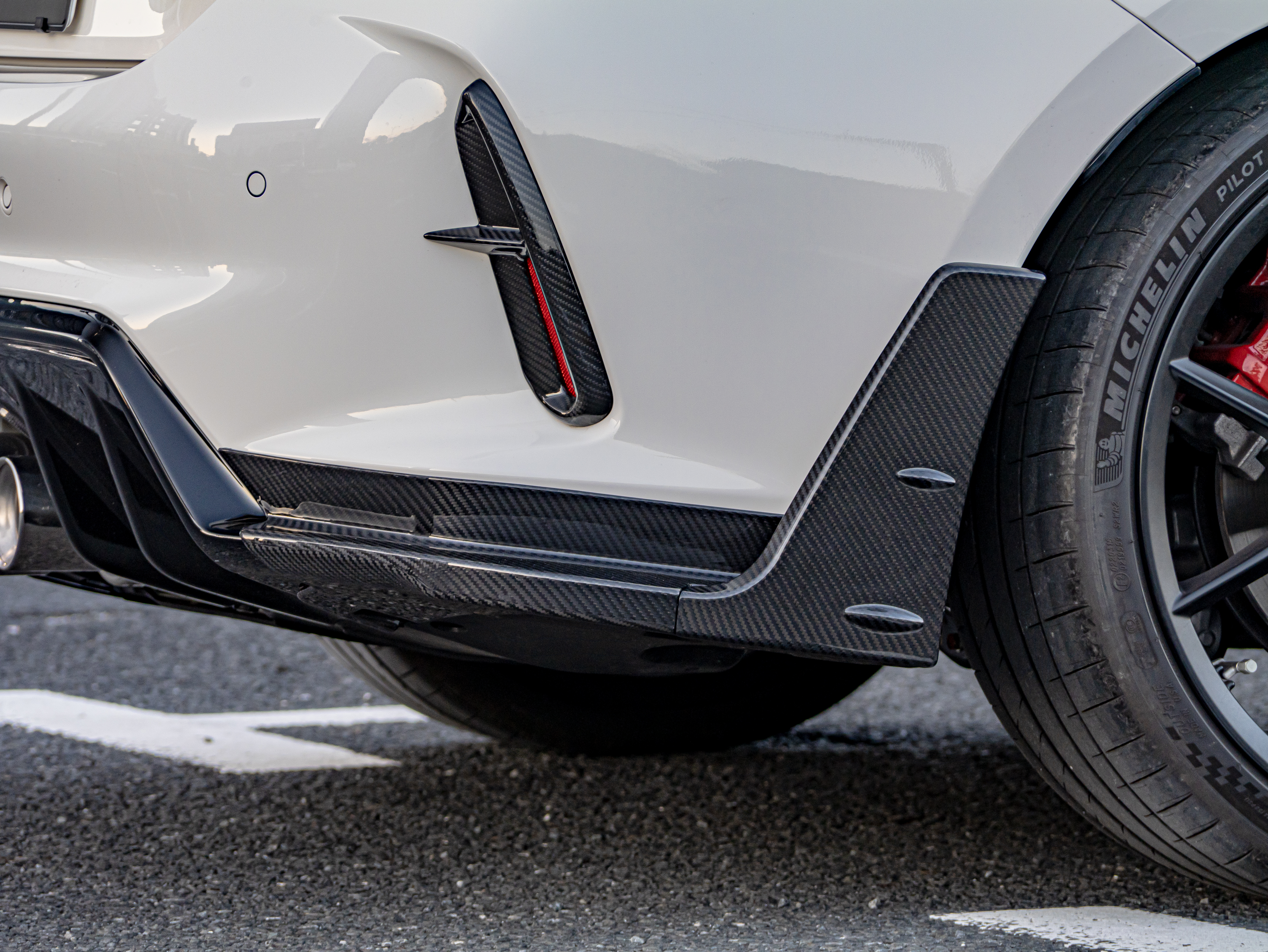 リアディフューザーとカーボンパーツ